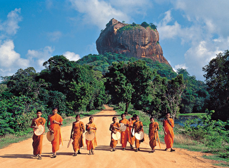 giovani monaci buddhisti a Sigiriya (Tucano)